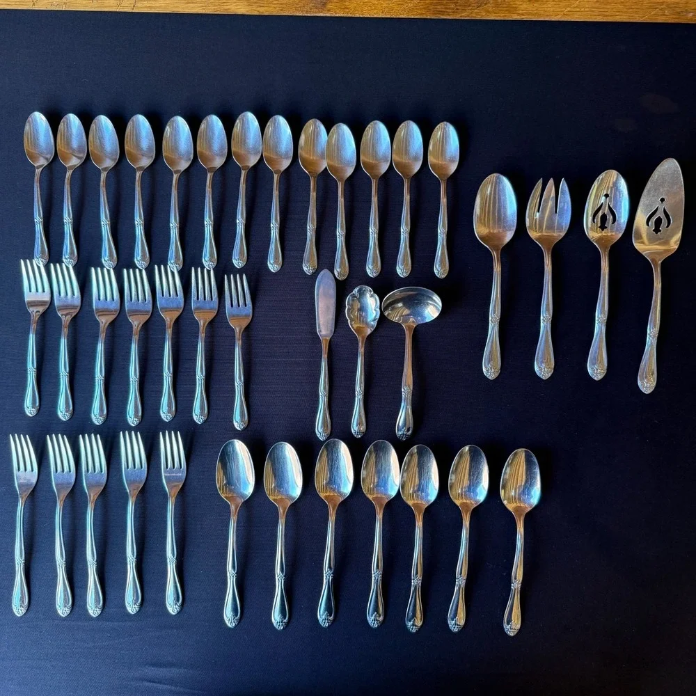 Vtg Superior Stainless USA 39 Pc Flatware Set Floral Pattern w‎ Serving